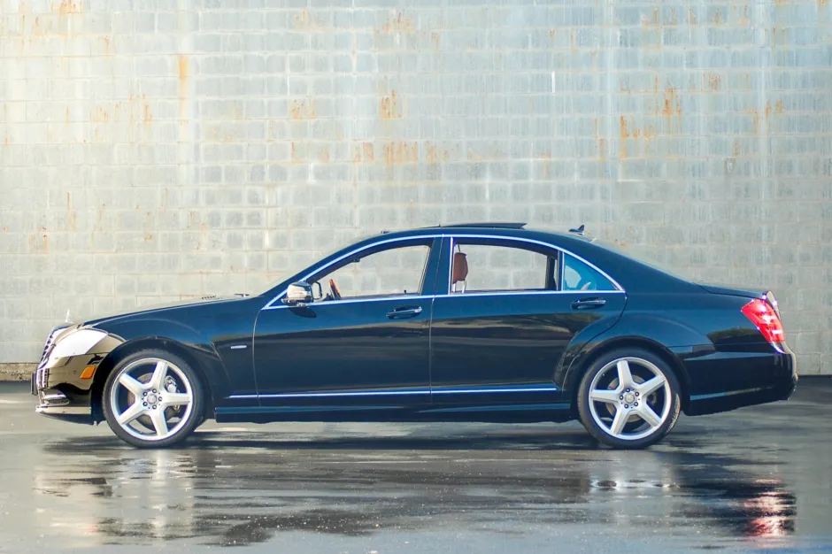 Mercedes Benz S Class (2012) chauffeur vehicle